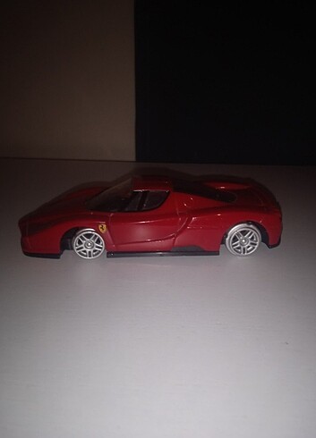 Beden Enzo Ferrari Araba 1:38