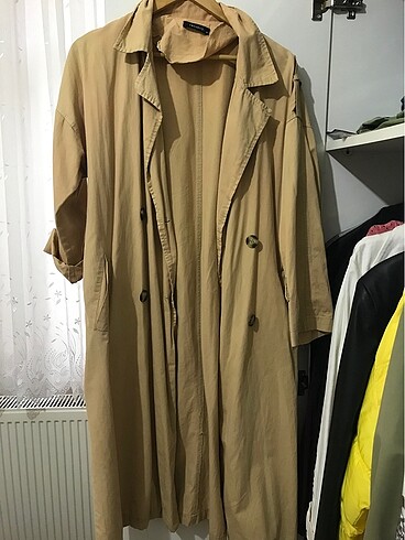 Camel rengi trenchcoat