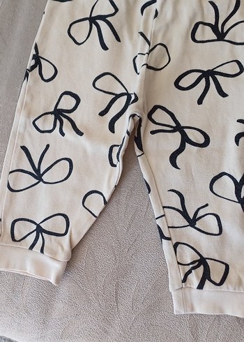 1,5 Yaş Beden Bebek Kız Bej fiyonk Baskılı Sweatshirt ve Pantolon Takımı