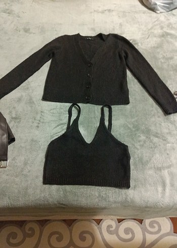 Siyah V Yaka Kısa Triko Hırka ve Crop Top