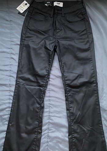 Siyah Parlak Deri Mumlu İspanyol Paça Kadın Pantolon Zara - Görsel 5