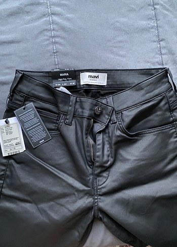 Siyah Parlak Deri Mumlu İspanyol Paça Kadın Pantolon Zara - Görsel 6