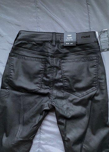 Siyah Parlak Deri Mumlu İspanyol Paça Kadın Pantolon Zara - Görsel 7