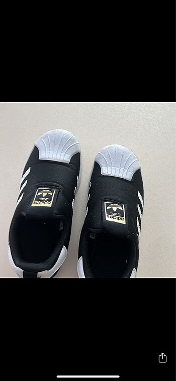 32 Beden siyah Renk Adidas erkek çocuk ayakkabısı
