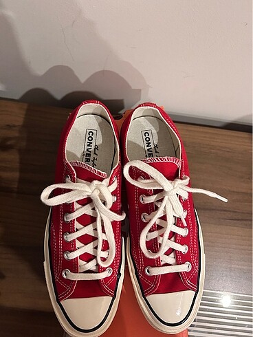 40 Beden kırmızı Renk Converse chuck 70 kırmızı ayakkabı
