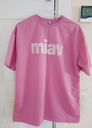 Pembe ve mavi miav tisort pembe 1 defa giyildi urun temizdir