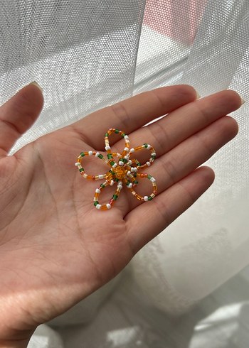 Beden Renkli Boncuklu Mini Çiçek Küpe charmı