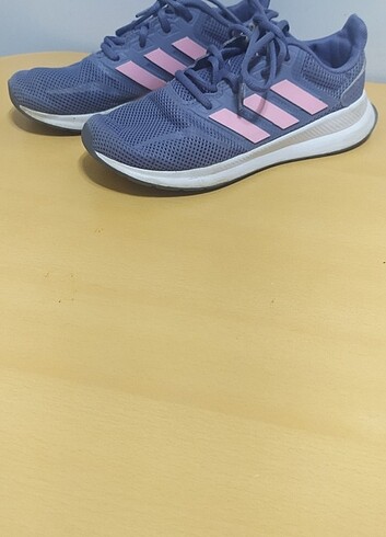 34 Beden gri Renk Adidas marka spor ayakkabı