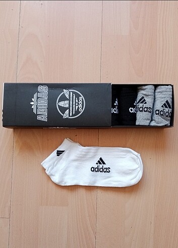 Adidas baskılı kutulu Çorap