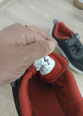 32 Beden siyah kırmızı Erkek Çocuk Spor Ayakkabı