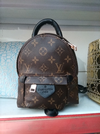 Louis Vuitton sırt çantası