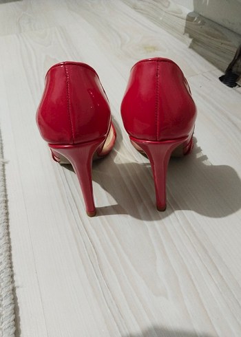 Kırmızı Parlak Pilili Yüksek Topuklu Stiletto - Görsel 3