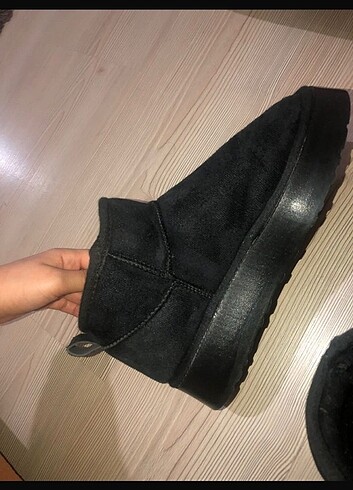 Siyah bot ugg