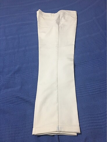Beyaz güzel kaliteli kumaş pantolon
