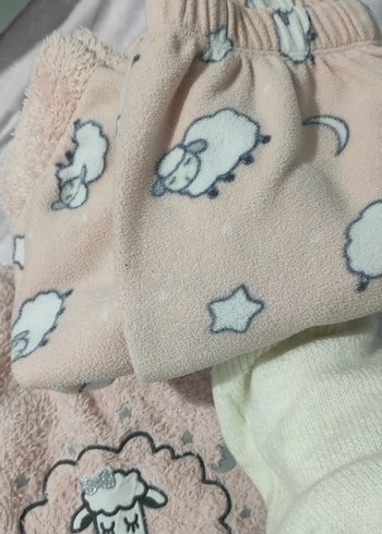 Pembe Nakışlı Çocuk Polar Pijama Takımı - Görsel 4