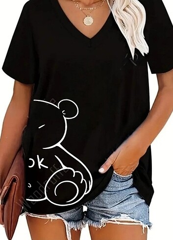 İki adet sıfır t-shirt biri siyah biri kırmızı 