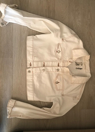 m Beden beyaz Renk Stradivarius marka crop beyaz kot ceket
