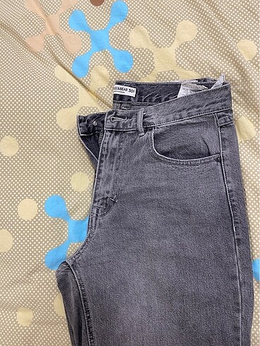 l Beden Pull and bear mom