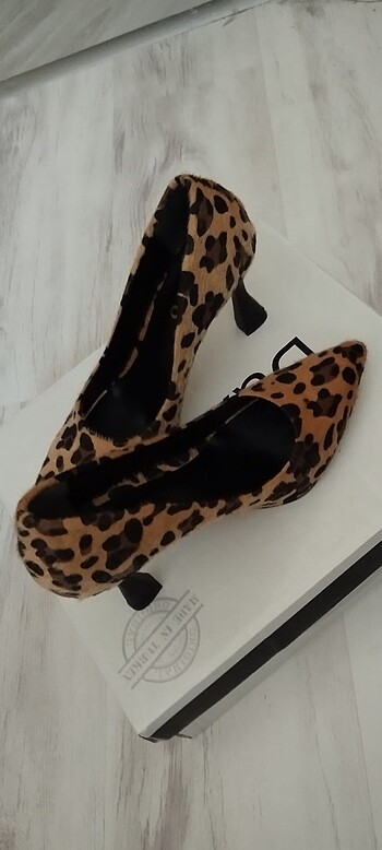 Leopar topuklu ayakkabı