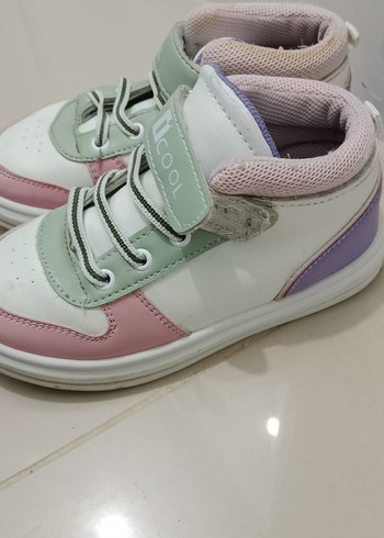 Deichmann Kızlar için pastel renkli bağcıksız spor ayakkabı