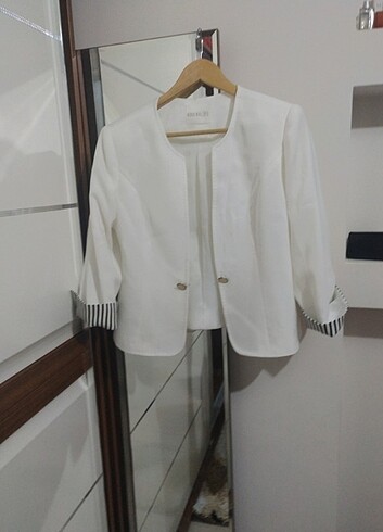 Beyaz ceket 