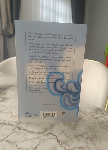  Mavi saçlı kız kitap roman