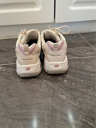 38 Beden ten rengi Renk Skechers spor ayakkabı