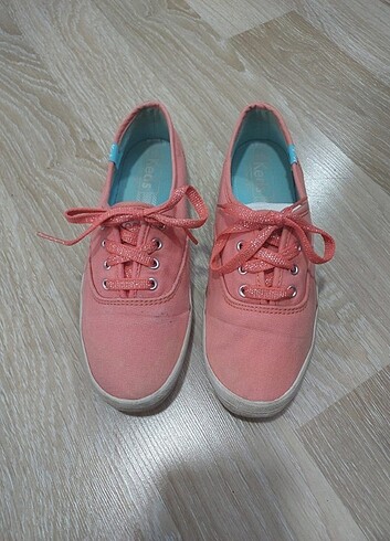 Keds kadın kanvas spor ayakkabı yavru ağzı rengi.