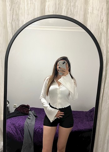 Düğmeli Beyaz V Yaka Kadın Bluz - Görsel 3