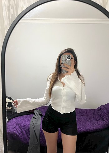 Düğmeli Beyaz V Yaka Kadın Bluz - Görsel 2