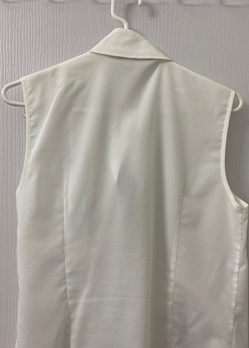 Düğmeli, Baskılı, Kolsuz Beyaz Gömlek - Görsel 4