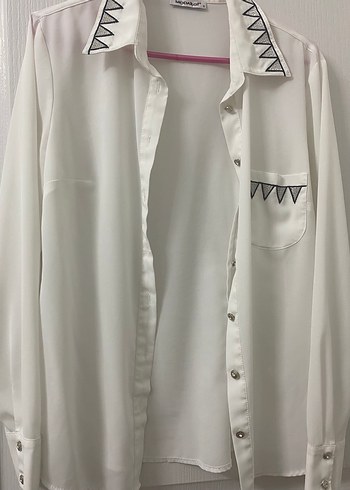 Nakışlı Yakalı Beyaz Kadın Gömlek - Görsel 4