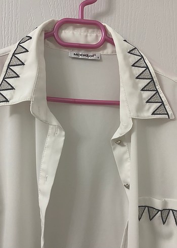 Nakışlı Yakalı Beyaz Kadın Gömlek - Görsel 5