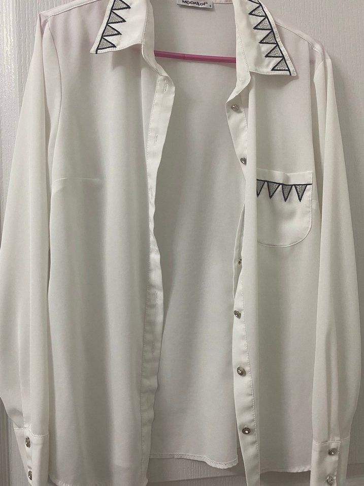 Nakışlı Yakalı Beyaz Kadın Gömlek - Görsel 4