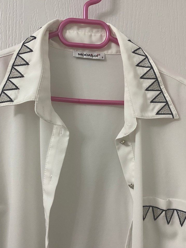 Nakışlı Yakalı Beyaz Kadın Gömlek - Görsel 5