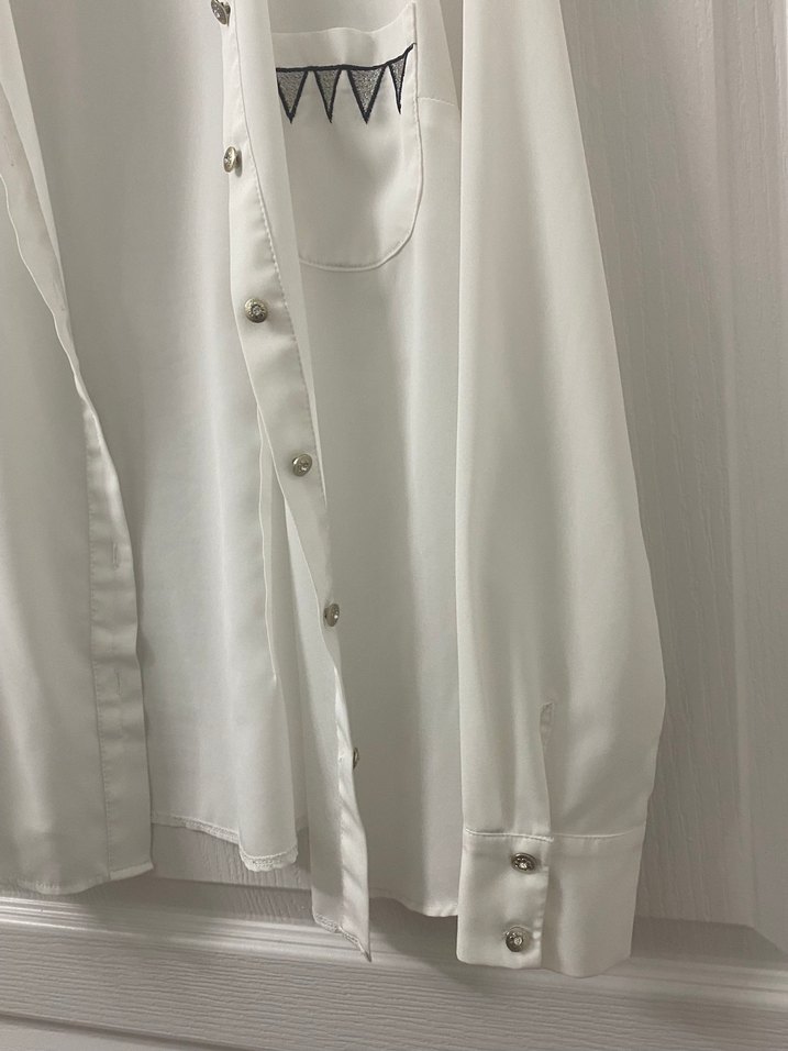 Nakışlı Yakalı Beyaz Kadın Gömlek - Görsel 3