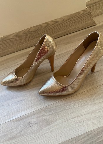 Altın Rengi Yılan Desenli Stiletto Topuklu Ayakkabı - Görsel 2