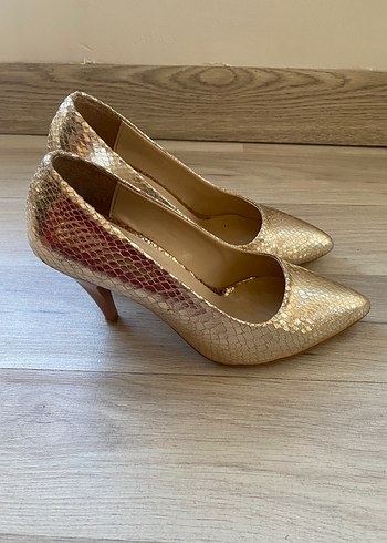 Altın Rengi Yılan Desenli Stiletto Topuklu Ayakkabı - Görsel 4