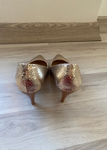 Altın Rengi Yılan Desenli Stiletto Topuklu Ayakkabı - Görsel 3