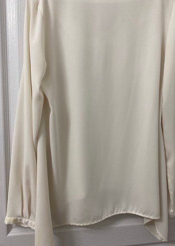 Zincir Detaylı Beyaz V Yaka Kadın Bluz - Görsel 6