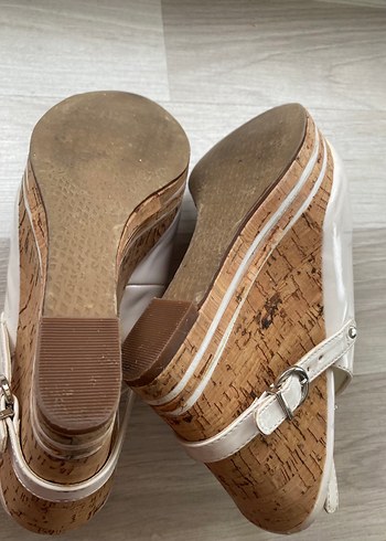 Beyaz Rugan Dolgu Topuklu Kadın Ayakkabı - Görsel 4