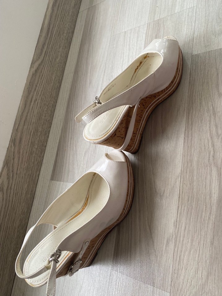 Beyaz Rugan Dolgu Topuklu Kadın Ayakkabı - Görsel 3