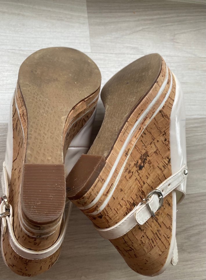 Beyaz Rugan Dolgu Topuklu Kadın Ayakkabı - Görsel 4