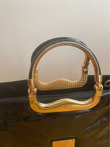 Louis Vuitton Siyah rugan el çantası