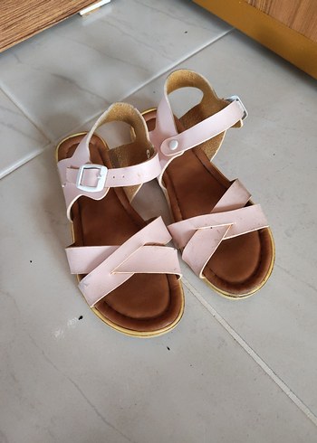 Kız Çocuk Pembe Tokalı Sandalet