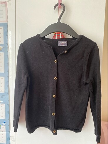 LCW SİYAH TRİKO 5/6yaş HIRKA