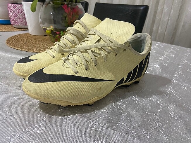 Dişli krampon nıke marka 36,5 krem