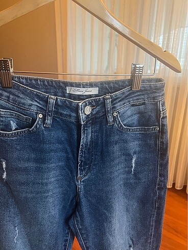 27 Beden mavi Renk Mavi jean Cındy model