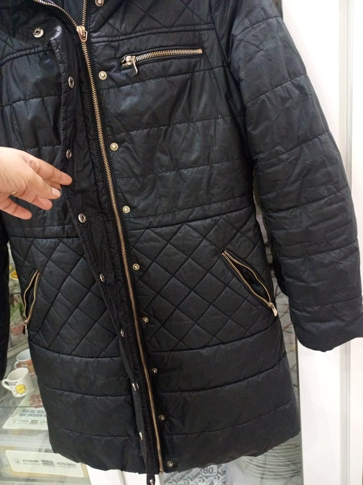 Siyah Kadın Midi Kaban, Kürklü Kapüşonlu - Görsel 4