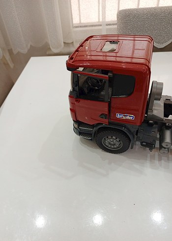 Beden Renk Kırmızı Scania Oyuncak Kamyon